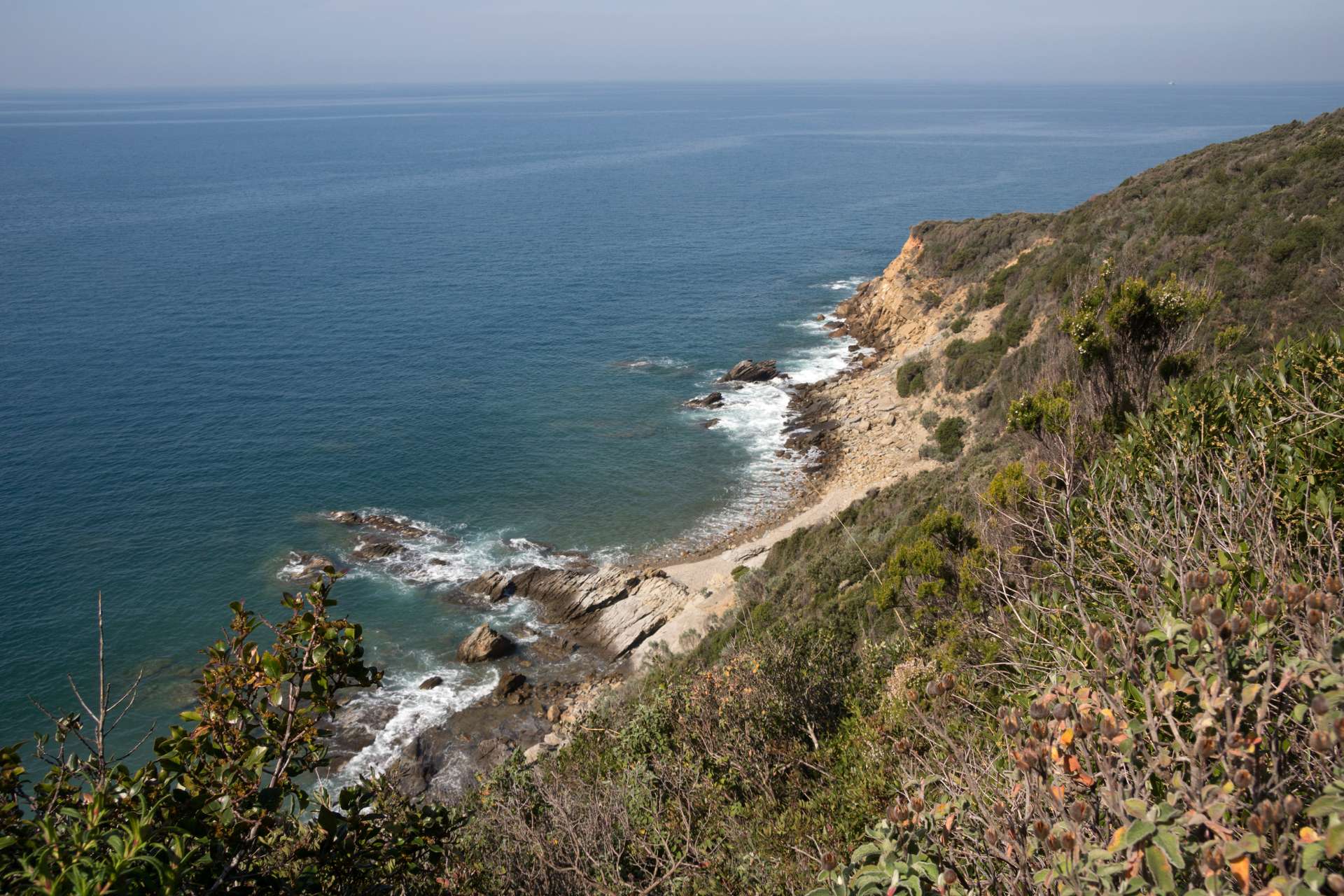 Sentiero sulla costa verso Cala San Quirico