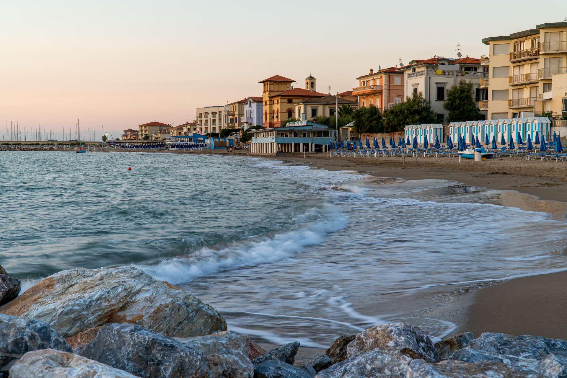 Lungomare di San Vincenzo al tramonto