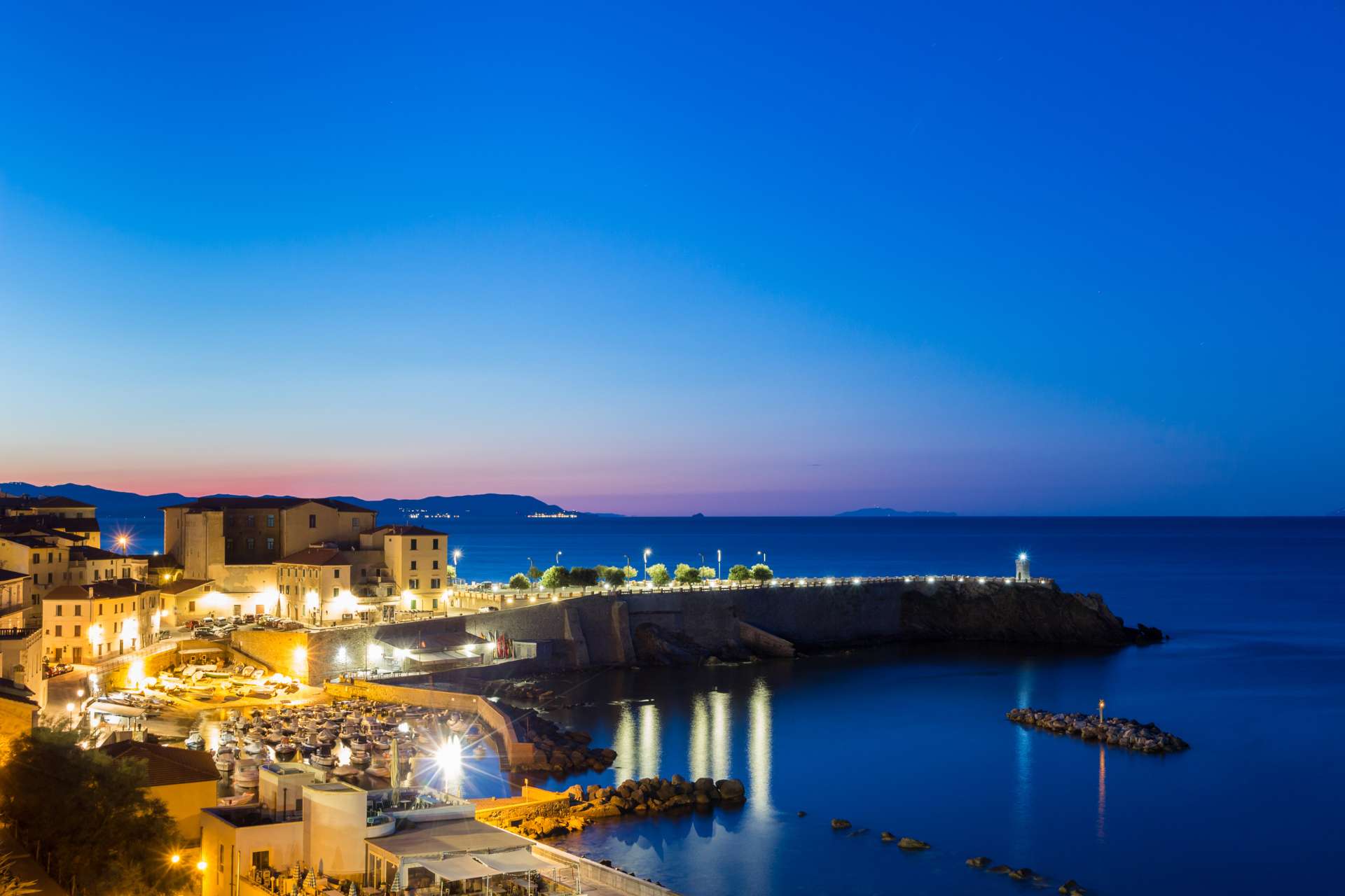 Porticciolo di Marina a Piombino di sera