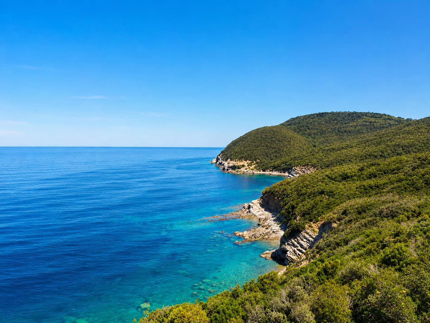 Costa del promontorio di Piombino vicino alla Buca delle Fate