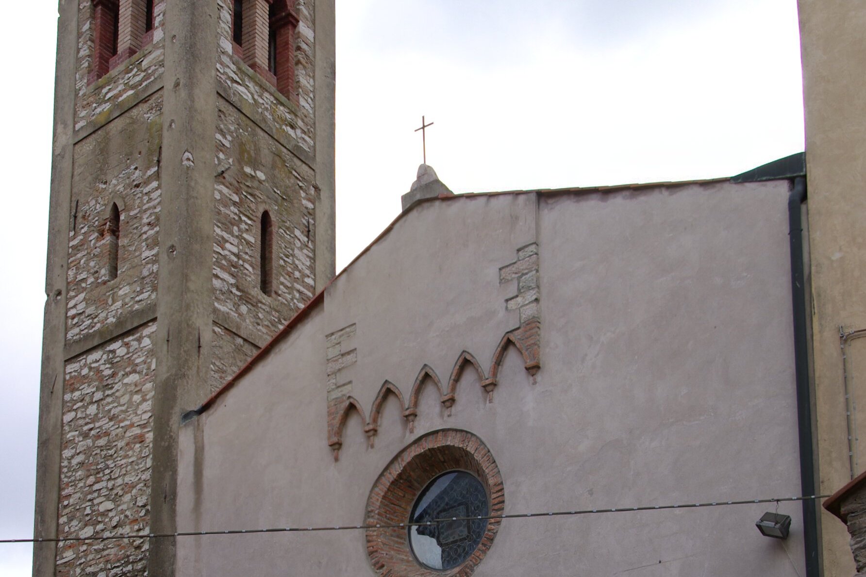 Facciata della Chiesa di Sant'Andrea Apostolo a Sassetta